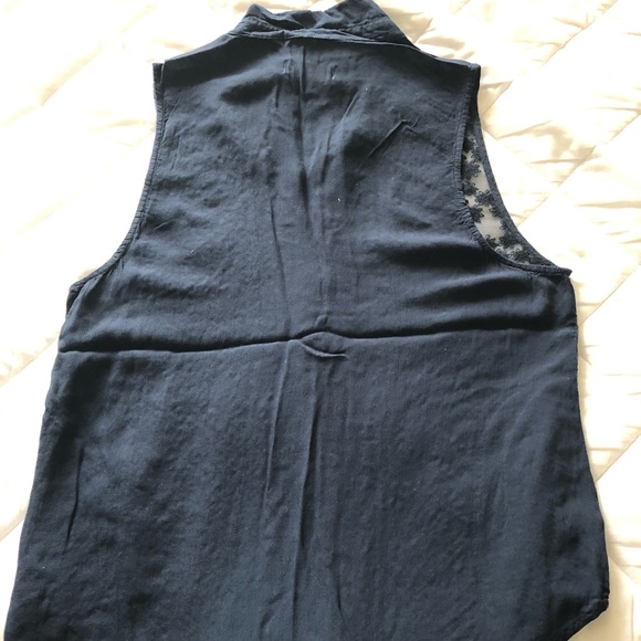 Collared button down blouse - Picture 2 of 6